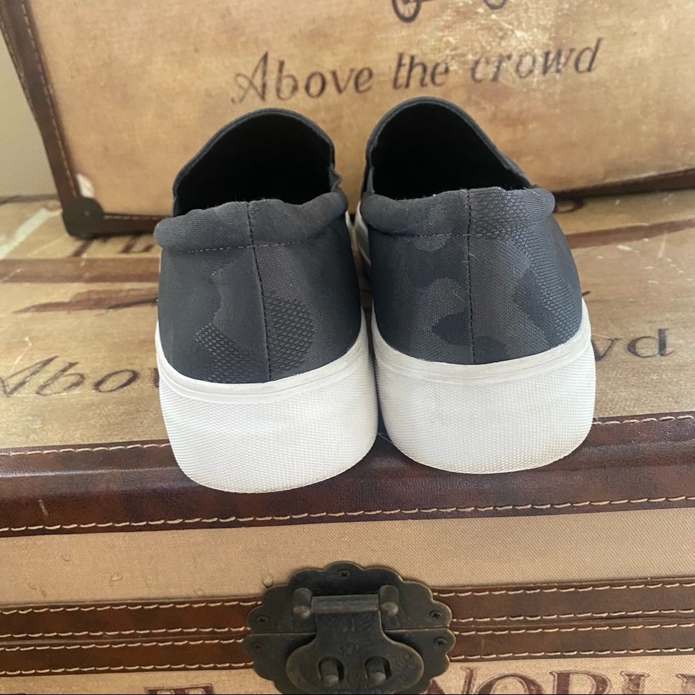 Vince Camuto Women’s Korli 2 Slip On Sneaker size 7.5 - Picture 3 of 8